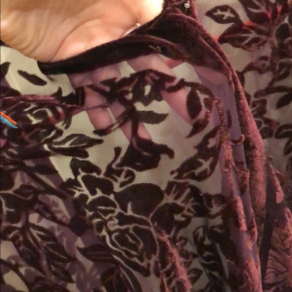 Maroon Velvet detailed Cover/Wrap - Picture 5 of 5